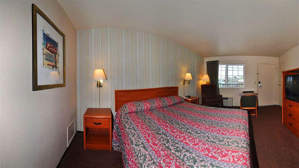 Econo Lodge Салинас Екстериор снимка