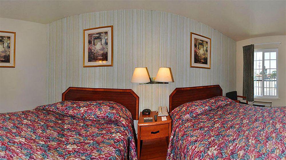 Econo Lodge Салинас Екстериор снимка