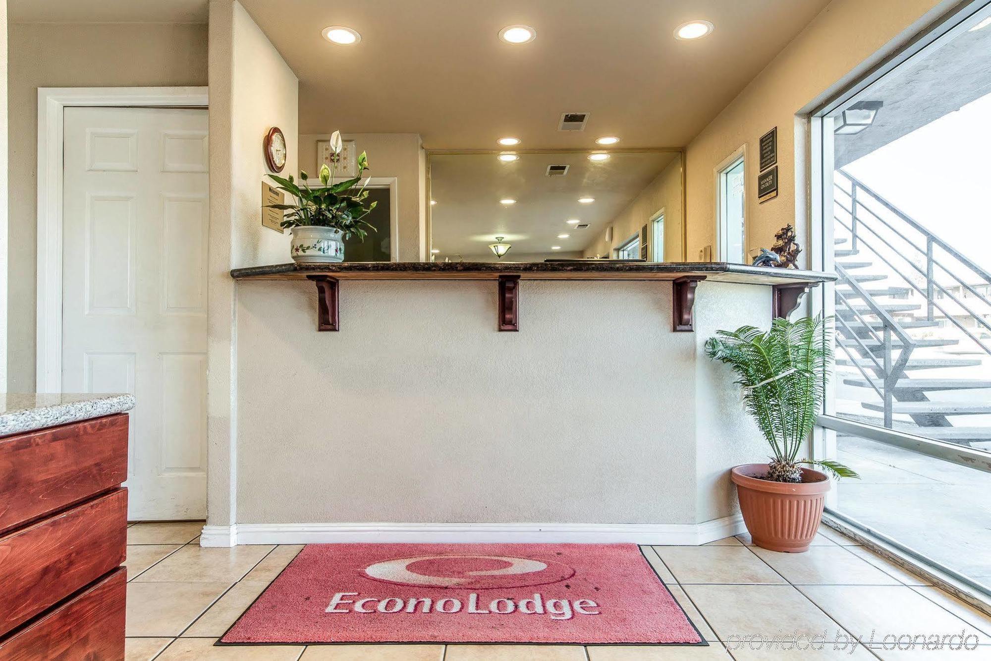 Econo Lodge Салинас Екстериор снимка