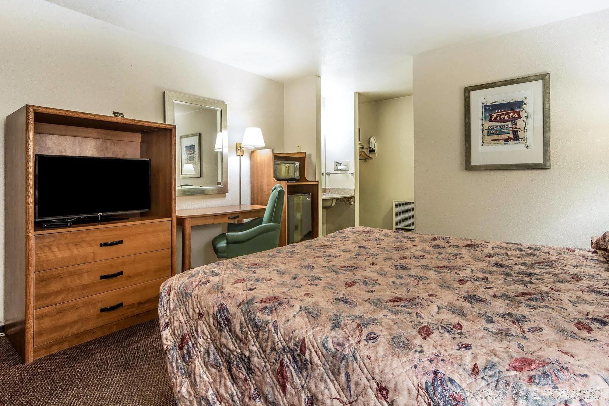 Econo Lodge Салинас Екстериор снимка