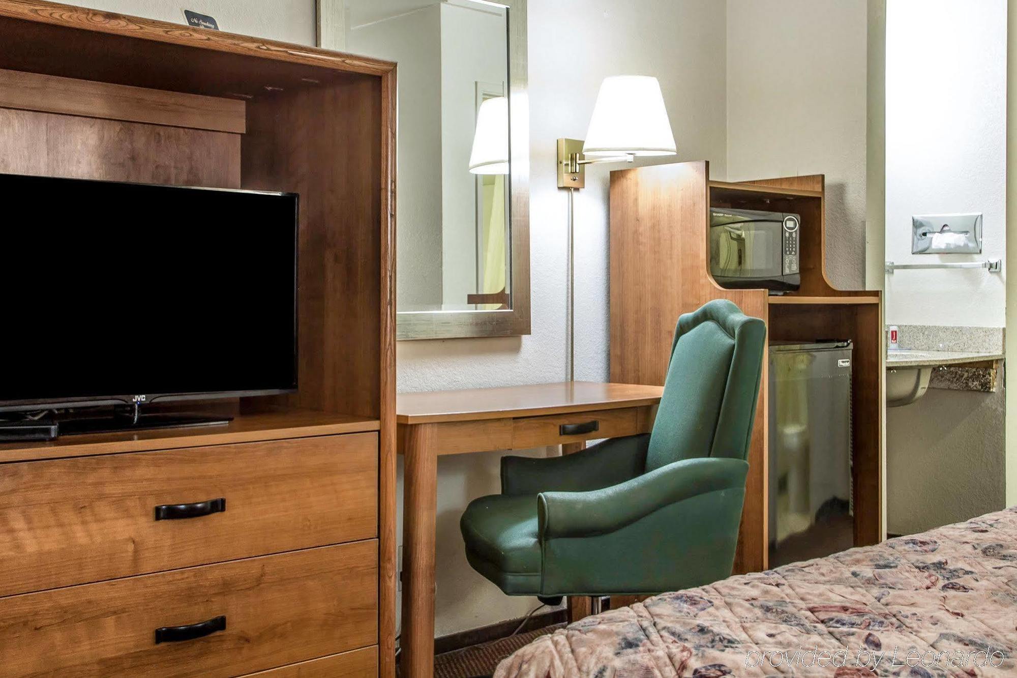 Econo Lodge Салинас Екстериор снимка