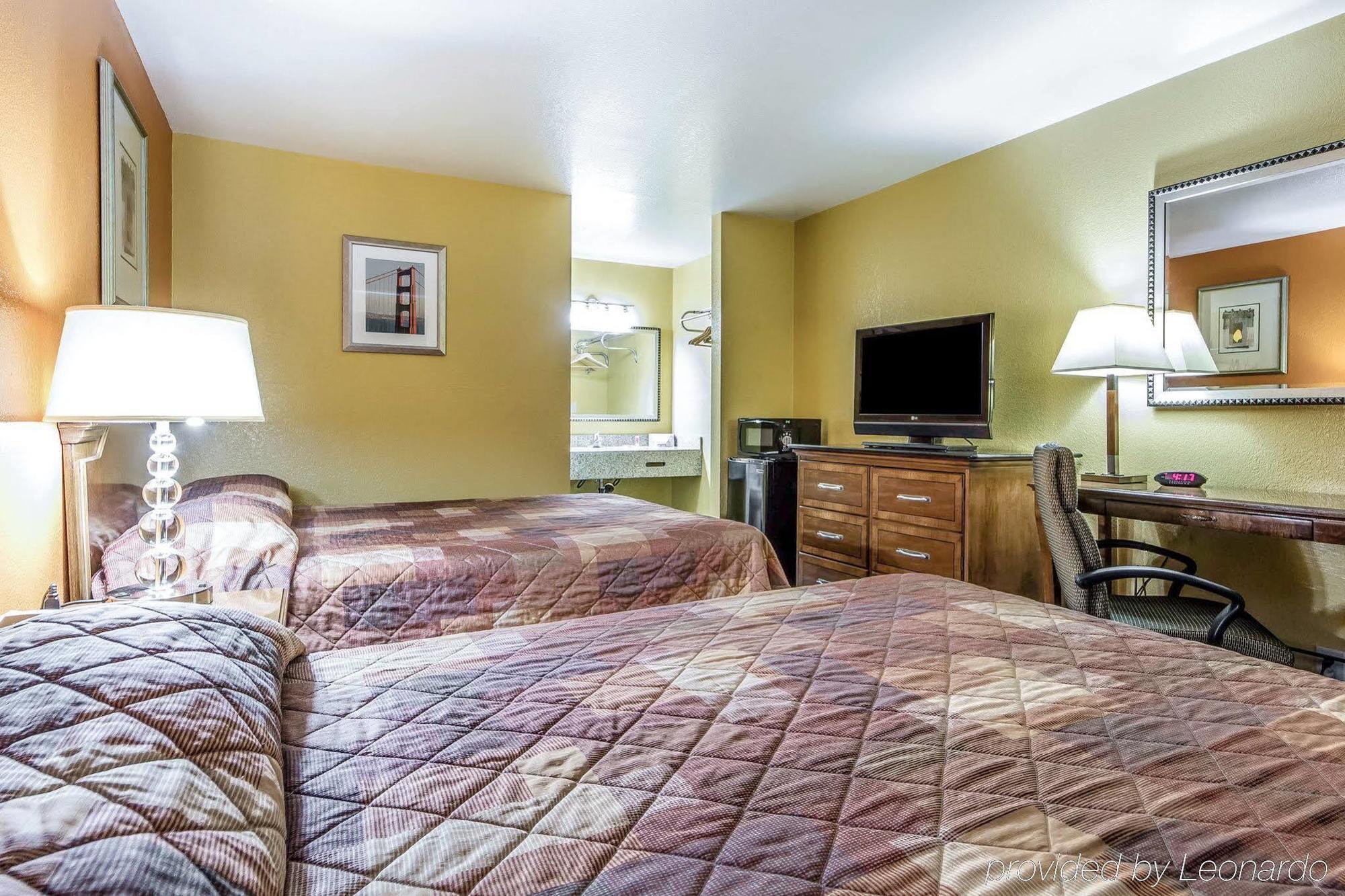 Econo Lodge Салинас Екстериор снимка
