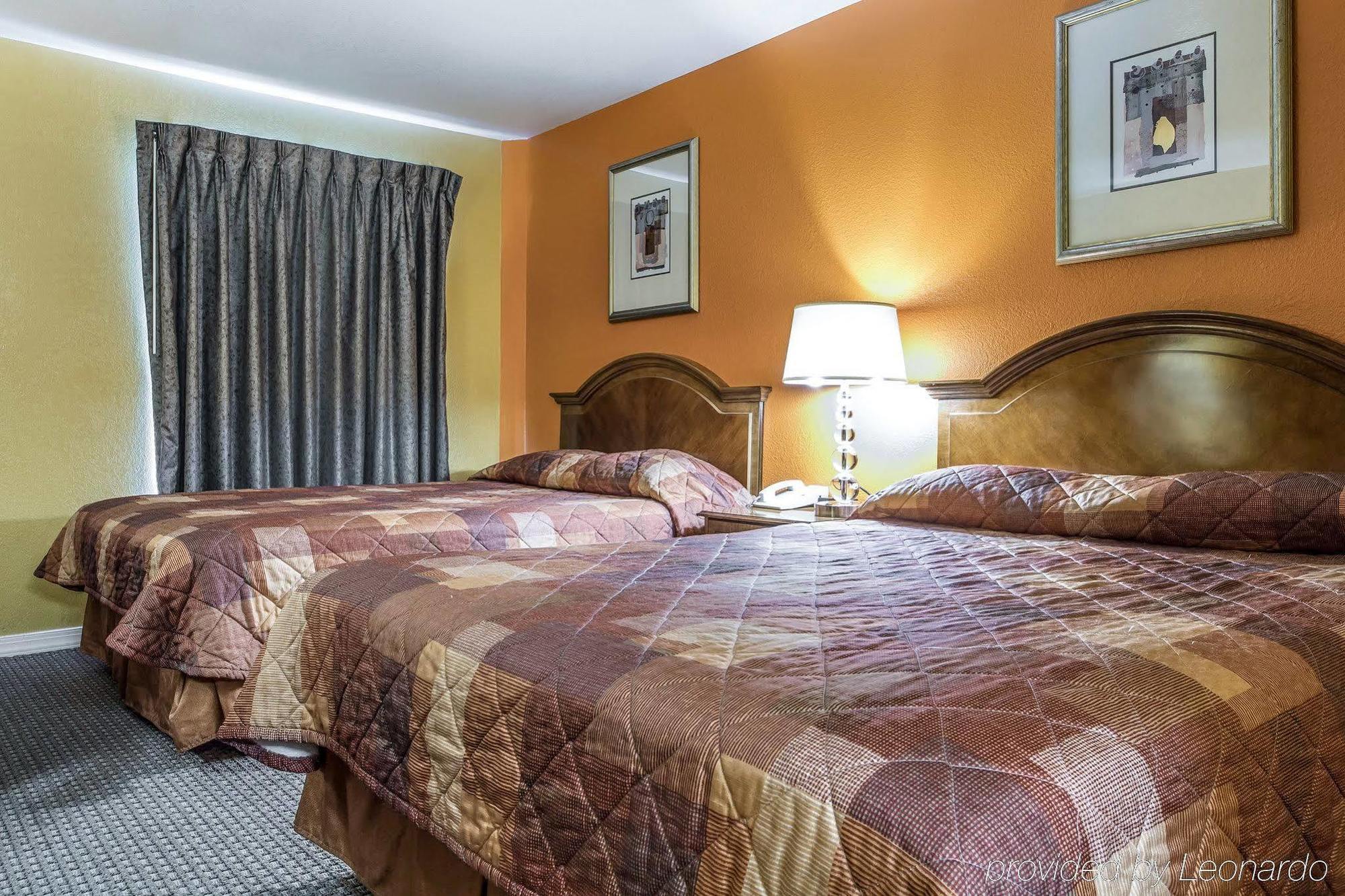 Econo Lodge Салинас Екстериор снимка