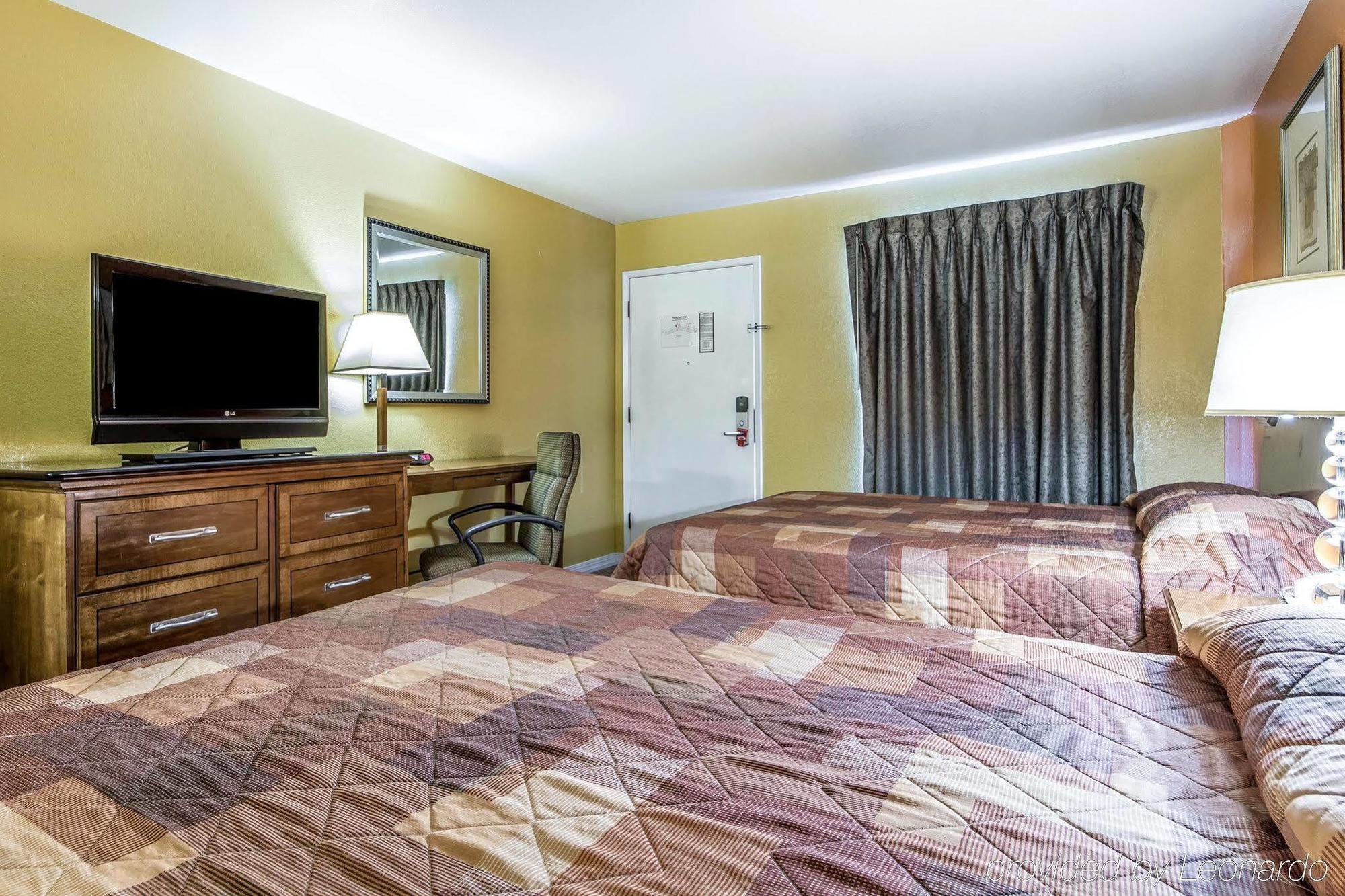 Econo Lodge Салинас Екстериор снимка